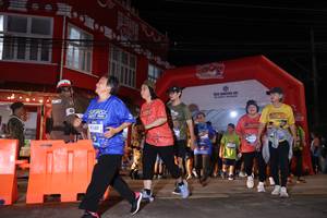 BIB: 4160, 459
                            <button type="button" onclick="openModal(26262750)" class="btn btn-primary btn-sm float-right btn-popup" data-toggle="modal" data-target=".modal-high-quality">
                        <i class="fas fa-shopping-cart"></i> Add to Cart
                    </button>
                                            <button type="button" onclick="isThisMe(26262750, true)" class="btn btn-success btn-sm float-right btn-popup btn-isme hidden" data-toggle="tooltip" data-placement="bottom" title="นี่คือรูปของคุณใช่ไหม คลิกที่นี่เพื่อเอาเข้าอัลบั้ม">
                        <i class="fas fa-plus"></i> Add to album
                    </button>
                    <button type="button" onclick="isThisMe(26262750, false)" class="btn btn-warning btn-sm float-right btn-popup btn-isnotme hidden">
                        <i class="fas fa-ban"></i> Remove from album
                    </button>